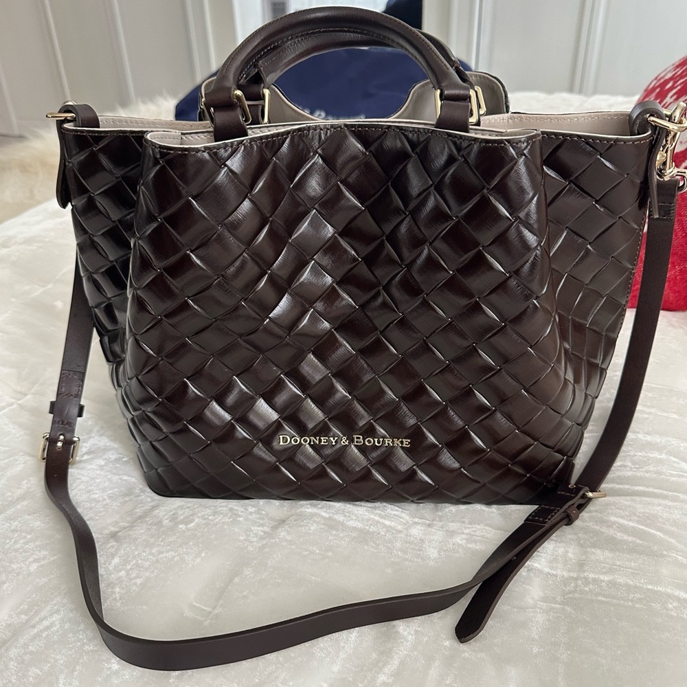 NEW - New Dooney & Bourke Large Woven Embossed TMoro Brown Barlow Bag